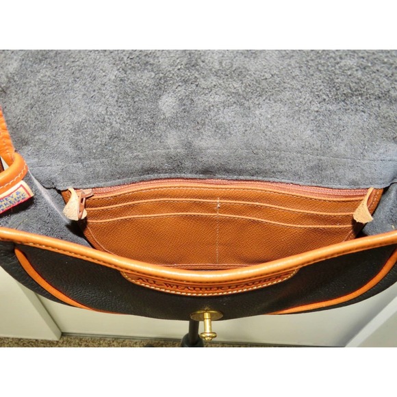 Vintage Dooney and Bourke USA Black and Tan Leather Crossbody - Picture 7 of 13